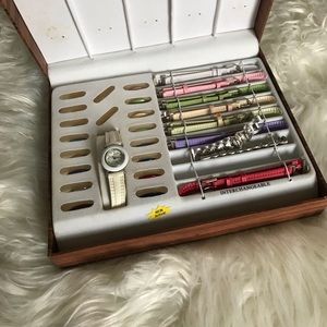 Interchangeable watch.